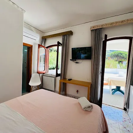 Thomas Bb Conduzione Familiare ベッド・アンド・ブレックファスト Forio di Ischia