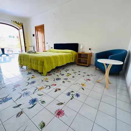 Thomas Bb Conduzione Familiare 2* Forio di Ischia