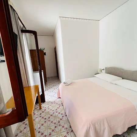Thomas Bb Conduzione Familiare Bed & Breakfast 2*